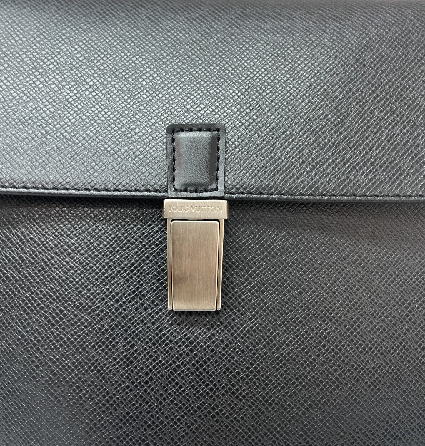 LOUIS VUITTON Taiga Yaranga Camera Bag